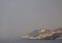 Κολυδάς για την πυκνή ομίχλη στις Κυκλάδες: Δεν πρόκειται για sea smoke