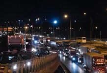 Επιστροφή αδειούχων Αυγούστου: Μποτιλιάρισμα στις εισόδους για Αθήνα και Θεσσαλονίκη, αυξημένη κίνηση στον Πειραιά