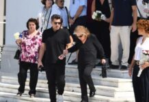 Λάμπρος Κωνσταντάρας: Συγκίνηση στο μνημόσυνο για τον πατέρα του Δημήτρη
