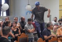 Λέσβος: «Μπούκαραν» οι κτηνοτρόφοι στην συνεδρίαση της Περιφέρειας Βορείου Αιγαίου για τον αφθώδη πυρετό