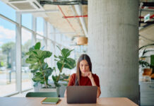 Productivity trap: 5 συνήθειες που μοιάζουν παραγωγικές αλλά σας εξαντλούν
