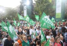Το ΠΑΣΟΚ ξαναστήνει τις «λαοθάλασσες» στην Κρήτη: Μαζική απόβαση για τα γενέθλια του κόμματος