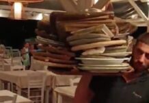 «Αρσιβαρίστας» σερβιτόρος σηκώνει υπερφορτωμένο δίσκο και γίνεται viral