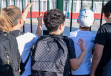 Νέοι κανόνες για τις σχολικές εκδρομές: Τι αλλάζει σε συνοδούς, ασφάλεια και κινητά τηλέφωνα