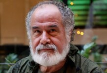 Θοδωρής Κατσαφάδος: «Ήμουν το δωδέκατο παιδί της οικογένειας, μεγάλωσε με μεγάλη φτώχεια και πολλές δυσκολίες»
