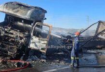 Φθιώτιδα: Ένας νεκρός σε σοκαριστικό τροχαίο με 2 φορτηγά – Το ένα τυλίχτηκε στις φλόγες