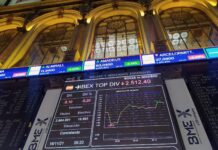 ΗΠΑ: Νέα ρεκόρ για τα Χρηματιστήρια Παρισιού και Μαδρίτης – Μικτές τάσεις στη Γουόλ Στριτ