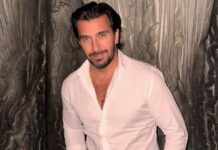 Θάνος Πετρέλης: Ποζάρει με την κόρη του, Ζένια στις διακοπές τους – Η απίστευτη ομοιότητά τους