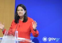 Η Κεραμέως τονίζει πως οι μαθητές είναι το μέλλον της ελληνικής οικονομίας