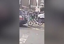 Λονδίνο: Η στιγμή που 25χρονος «καρφώθηκε» με το κεφάλι στο πίσω τζαμί ταξί