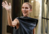 Celine Dion: Τραγούδησε με θαυμαστές έξω από το ξενοδοχείο της στο Παρίσι