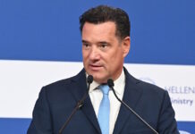 Άδωνις Γεωργιάδης για Γιώργο Μαζωνάκη: «Κανένας δε ζήτησε την αλλαγή της ώρας θανάτου – Φτάνει με τις συκοφαντίες»