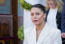 Η Αφροδίτη Λατινοπούλου ζητά επαναφορά της ποδιάς: «Τα σχολεία δεν είναι πασαρέλα ούτε μπουζούκια»