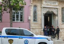 Ηράκλειο: 39χρονος «εισπράκτορας» απατεώνας άρπαξε χρήματα και κοσμήματα – Συνελήφθη και η γιαγιά του για λαθραία τσιγάρα