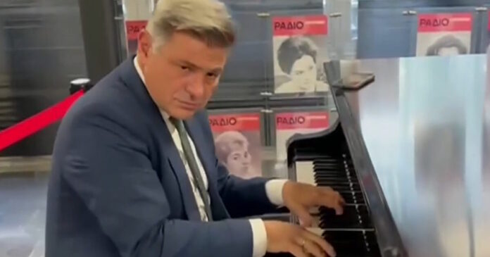 farantouris-piano-1200x630.jpg