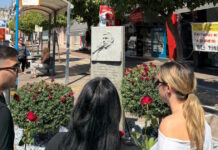 Παύλος Φύσσας: Ο κόσμος συγκεντρώνεται στο μνημείο του στο Κερατσίνι – Στις 17:30 η πορεία