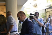 Γιώργος Μαζωνάκης: «Η πλασμαφαίρεση πραγματοποιείται μόνο σε 4 νοσοκομεία στην Αθήνα» λέει η Ματίνα Παγώνη