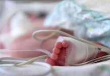 Χανιά: Στην ανακρίτρια η 18χρονη που χτύπησε το βρέφος της – Το ιστορικό κακοποίησής της και η επιλόχειος κατάθλιψη