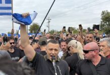 Αποφυλακίστηκε ο Ηλίας Κασιδιάρης: «Επιστρέφω με ένα νέο ισχυρό εθνικό κόμμα» – Τον περίμεναν οπαδοί του φωνάζοντας: Ηλία θυμήσου, είμαστε μαζί σου