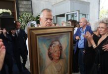 Κηδεία Μαργαρίτας Παπανδρέου: Με συγκίνηση το τελευταίο «αντίο» στην αείμνηστη ακτιβίστρια – «Μαμά, μας έμαθες να αγαπάμε και να αντέχουμε»