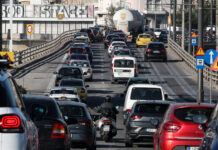 Μέγαρα: Καραμπόλα οχημάτων στην Αθηνών-Κορίνθου και ουρές χιλιομέτρων στο ρεύμα προς Αθήνα