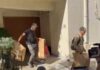Γιώργος Μαζωνάκης: Τα ρούχα του τραγουδιστή και έγγραφα πήραν οι αστυνομικοί από την κλινική του Κολωνακίου – Δείτε βίντεο