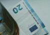 Έρευνα: Πώς εξοφλούν τους λογαριασμούς τους οι Ευρωπαίοι – Τι δείχνουν τα στοιχεία