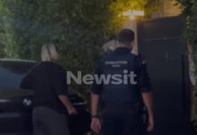 Γιώργος Μαζωνάκης: Βαρύ το κλίμα έξω από το σπίτι του τραγουδιστή – Συγκίνηση από τους θαυμαστές και θρήνος για τις αδερφές του