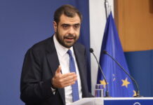 Live η ενημέρωση από τον κυβερνητικό εκπρόσωπο Παύλο Μαρινάκη