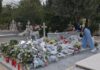 Γιώργος Μαζωνάκης: Γεμάτος με λουλούδια και σημειώματα ο τάφος του τραγουδιστή – Βουβό προσκύνημα στο Γ΄Νεκροταφείο