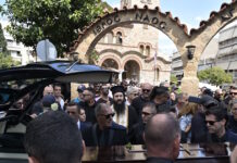 Γιώργος Μαζωνάκης: Ράγισαν και οι πέτρες στο τελευταίο χειροκρότημα από χιλιάδες κόσμου στη Νίκαια