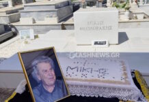 Μίκης Θεοδωράκης: Συγκίνηση στο ετήσιο μνημόσυνο του μεγάλου συνθέτη στον Γαλατά Χανίων