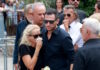 Κηδεία Γιώργου Μαζωνάκη: Με δάκρυα στα μάτια και λυγμούς η Μαρία Μπεκατώρου αποχαιρέτησε τον αγαπημένο της φίλο