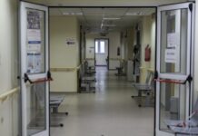 Ηγουμενίτσα: Στη ΜΕΘ παραμένει η 24χρονη που παρασύρθηκε αυτοκίνητο – Ήταν στο καπό και ο σύντροφός της έβαλε μπρος