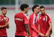 Στην προπόνηση του Ολυμπιακού οι οπαδοί, στήριξαν τους παίκτες ενόψει του αγώνα με τη Γιαγκελόνια