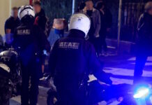 Συναγερμός στη Νίκαια: Οπλισμένος άνδρας κρατά όμηρο μια γυναίκα μέσα στο σπίτι του