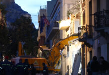 Έκρηξη στην Πλάκα: «Ολονύχτια μάχη για τους 6 αγνοούμενους – «Είναι ώρες αγωνίας», λέει ο Χάρης Δούκας