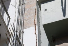 Κυψέλη: Νέες ρωγμές εμφανίζονται στις πληγείσες πολυκατοικίες – «Τις τελευταίες πέντε μέρες, το κτίριο κουνήθηκε 2 φορές»