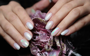 Sunglass nails: Το απόλυτο nail trend που κυριάρχησε στη NYFW