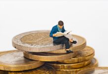 «Τσουνάμι» συνταξιοδοτήσεων: 146.000 αιτήσεις για σύνταξη στο εξάμηνο – Τα «παράθυρα» για αποχώρηση και πριν από τα 62 έτη