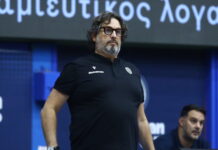 Έξαλλος ο Τρινκιέρι: «30 βολές, 4 τεχνικές ποινές, προσπαθώ να καταλάβω τη διαιτησία»