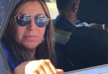 Δίκη Σήφη Βαλυράκη: «Νικήσαμε, δικαιωθήκαμε» είπε η χήρα του μετά την ενοχή των κατηγορουμένων ψαράδων