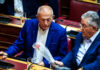 Το πολιτικό «αντίο» στον Σπύρο Χαλβατζή – Το γαρύφαλλο του Δημήτρη Κουτσούμπα στη Βουλή και η τελετή στο ΣΦΕΑ
