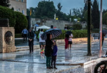 Καιρός αύριο: Επιστρέφουν βροχές και καταιγίδες – Μικρή άνοδος της θερμοκρασίας