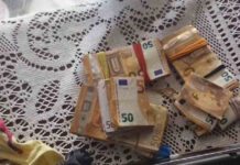 Επιχείρηση «απάτη» στο Ζεφύρι: Είχαν τηλεφωνικό κέντρο, διευθυντές και εισπράκτορες – Πετούσαν τα «ένοχα» κινητά σε αυτοσχέδιους σωλήνες