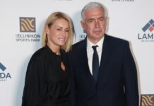 Ο Αντώνης Νικοπολίδης σε μια σπάνια κοινή εμφάνιση με τη σύζυγό του, Βάσω Στασινού στο Ελληνικό