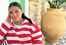 Η Δανάη Μπάρκα μάς συστήνει την κούκλα πεθερά της, Παρασκευή Τσικριπή