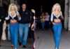 Rita Ora: Η εντυπωσιακή μεταμόρφωση σε Dolly Parton για το Halloween στη Νέα Υόρκη