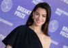 Anne Hathaway: Συνδύασε το μανικιούρ της με το outfit της