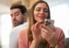 Micro-cheating: Όταν η απιστία «δεν είναι αυτό που νομίζεις»